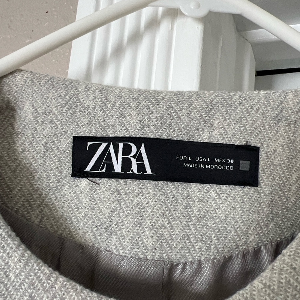 Zara Light Gray Women's Jacket! Worn only 1/2 times only! Super cute and stylish - Picture 4 of 7